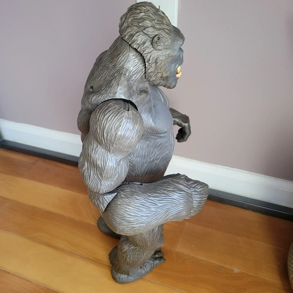 Lanard Toys 2016 Giant Roaring Gorilla Action Figure Jungle King 18